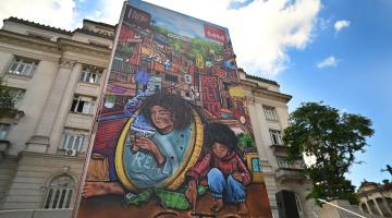 obra da exposição na praça mauá #paratodosverem 