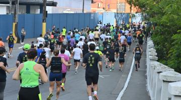 Corrida em Santos. #Paratodosverem