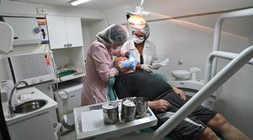 Tratamento odontológico na van da Secretaria de Saúde. #Paratodosverem.
