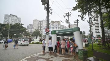 estande de vacinação na orla. #paratodosverem