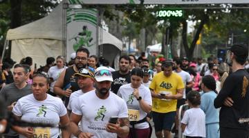 Largada do Santista de Pedestrianismo. #Paratodosverem