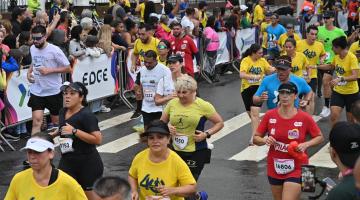Corrida em Santos. #Paratodosverem