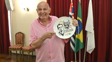 Pepe mostra prato comemorativo com desenho de seu rosto #paratodosverem 