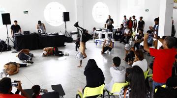 Cultura hip hop invade Vila Criativa para discutir direitos humanos. Confira o vídeo