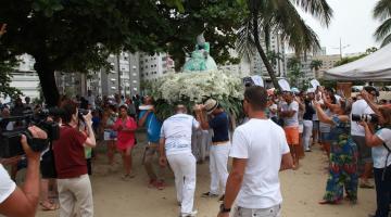 Procissão de Iemanjá reúne seis mil pessoas na Ponta da Praia