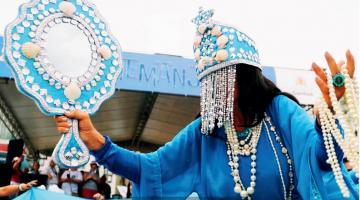 Exposição fotográfica celebra a tradição da Procissão de Iemanjá de Santos