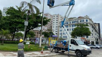 Iluminação em trecho do calçadão e na Praça das Bandeiras é restabelecida em Santos