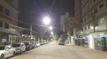 rua com nova iluminação #paratodosverem 