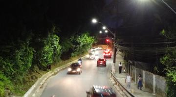 Nova iluminação já beneficia 11 vias de corredores de ônibus nos morros e Zona Noroeste de Santos