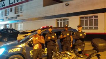 guardas posam com moto encontrada #paratodosverem