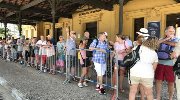 Turistas estrangeiros lotam atrações turísticas de Santos