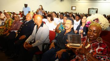 Personalidades são homenageadas com troféu Zumbi dos Palmares