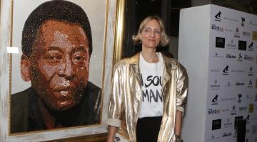 A artista sérvia e a imagem de Pelé. #Paratodosverem