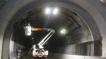 Túnel em Santos começa a ganhar nova iluminação em LED