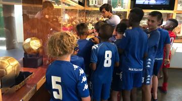Alunos da academia de futebol da África do Sul visitam Museu Pelé