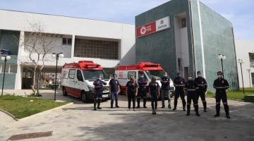 equipe do Samu posa na frente da base #paratodosverem 