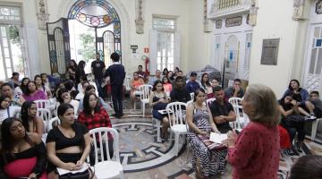 Gestantes do Programa Mãe Santista recebem kit maternidade no Fundo Social