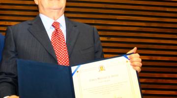 Empresário recebe título de Cidadão Emérito  