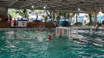 Melhores do polo aquático sub-16 do Brasil agitaram piscina do Rebouças, em Santos