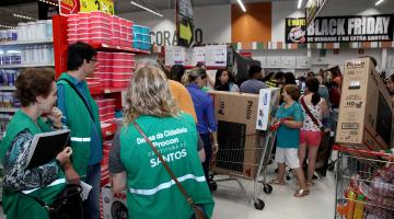 Procon-Santos inicia fiscalização da Black Friday. Confira lista de preços e sites não confiáveis