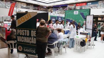 Posto extra de vacinação imuniza cerca de 650 pessoas contra a gripe em shopping de Santos