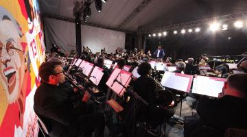 orquestra se apresenta no palco #paratodosverem
