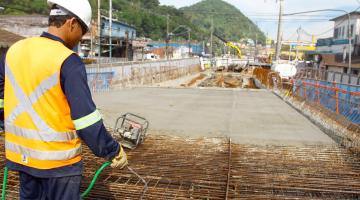 Começa a concretagem de  pista de viaduto da nova entrada de Santos