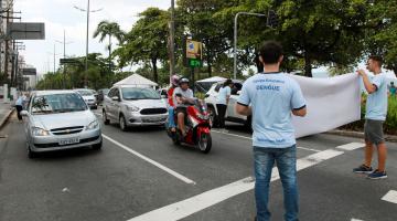 Na orla do Gonzaga, população é orientada sobre formas de combate ao Aedes aegypti