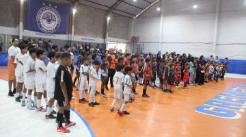 atletas perfilados antes da competição iniciar #paratodosverem