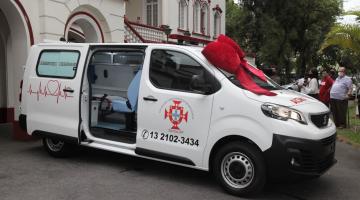 ambulância parada na porta do hospital #paratodosverem 