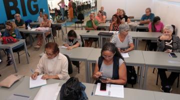idosos fazendo aula #paratodosverem 