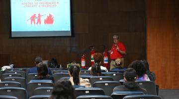 servidores assistem a palestra #paratodosverem 
