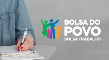 mulher escreve em caderno. Ao lado o logo do Bolsa do Povo