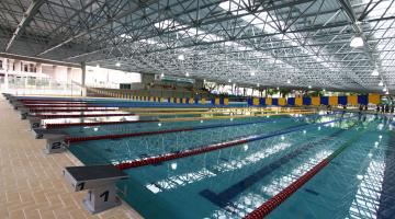 Nova piscina olímpica de Santos recebe primeira competição