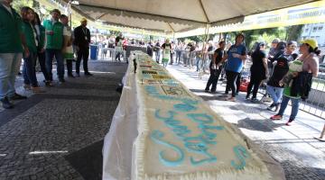 Dia do Centro é comemorado com bolo na Praça Mauá