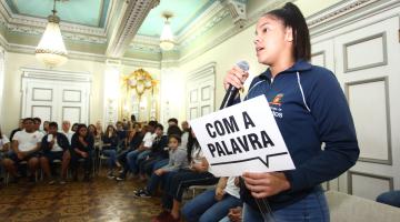 Estudantes levam demandas das escolas a prefeito e secretários    