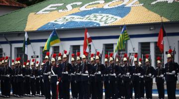 Polícia Militar concede honraria a personalidades