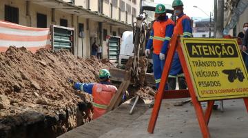 Trabalhadores em obra #paratodosverem