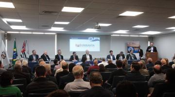 público assiste a palestra #paratodosverem 