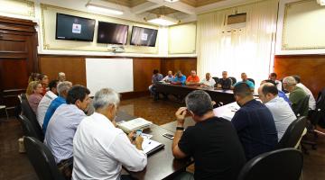 Prefeitura atende comunidade e pede reintegração de posse de área da Sala Verde, em Caruara