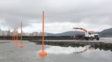 caminhão atua na colocação do isolamento #paratodosverem 