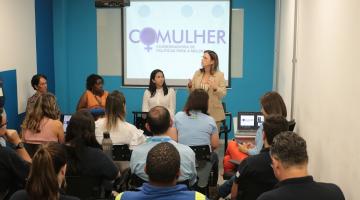 Santos leva palestra sobre direitos da mulher para funcionários de empresa no Porto