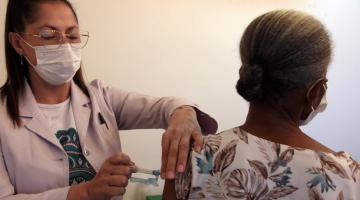 Mais de 1,9 mil vacinas são aplicadas com abertura de novos públicos em Santos