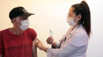 Dez policlínicas vacinam neste sábado em Santos