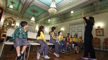 Estudantes se encantam com Palácio José Bonifácio