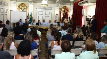 Atendimento e inclusão de autistas são temas de encontro no Paço Municipal