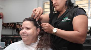 Solidariedade promove autoestima para mulheres em tratamento contra o câncer em Santos 
