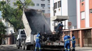 Pavimentação de vias da Aparecida, em Santos, segue no mês de maio 