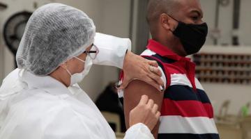 Santos vacina em dez policlínicas neste sábado