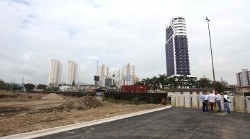 trecho novo de avenida já pavimentado #pracegover 